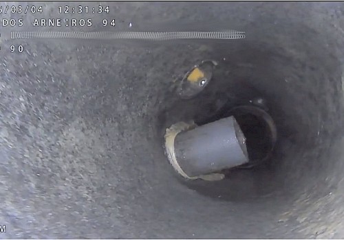 Revestimento de prumadas de esgoto com epóxi